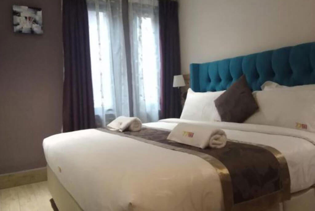 Deluxe Room with window